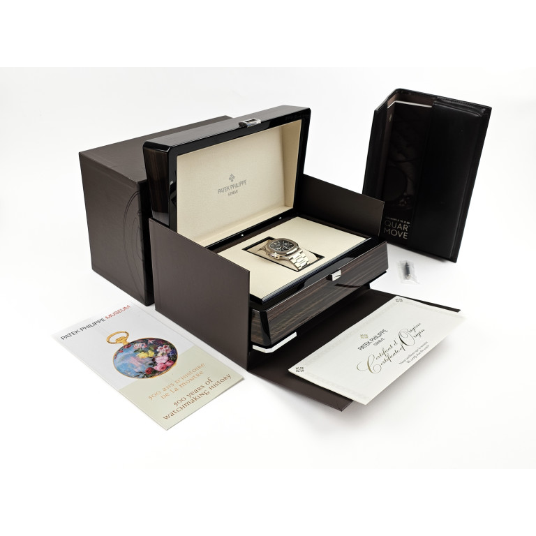 Patek Philippe Nautilus Perpetual Calendar 40mm - 5740/1G-001 - #2 Patek Philippe Nautilus Perpetual Calendar 40mm - 5740/1G-001 - #2