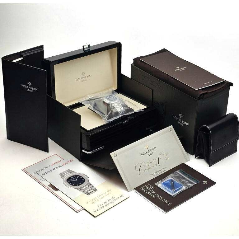 Patek Philippe Nautilus Moonphase Power Reserve 40mm - 5712/1A-001 - #2 Patek Philippe Nautilus Moonphase Power Reserve 40mm - 5712/1A-001 - #2