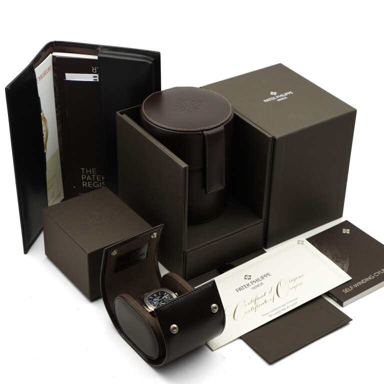 Patek Philippe Nautilus Perpetual Calendar 40mm - 5740/1G-001 - #2 Patek Philippe Nautilus Perpetual Calendar 40mm - 5740/1G-001 - #2