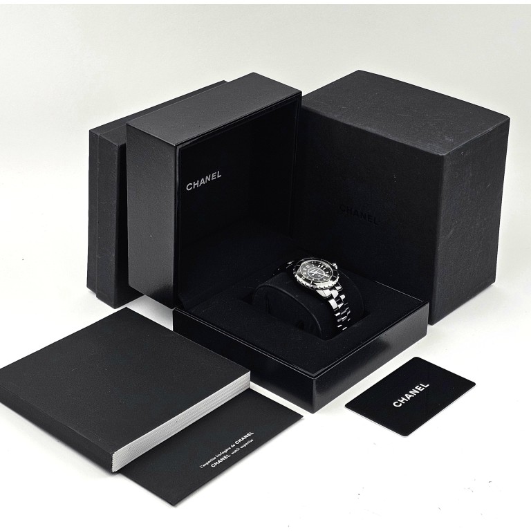 CHANEL J12 Black Classic 33mm - H0682 - #2 CHANEL J12 Black Classic 33mm - H0682 - #2