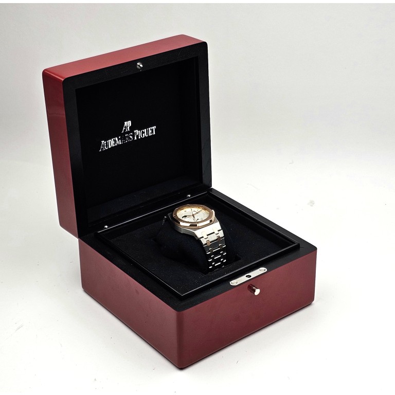 Audemars Piguet Royal Oak 37mm - 26168SR.OO.1220SR.02 - #2 Audemars Piguet Royal Oak 37mm - 26168SR.OO.1220SR.02 - #2